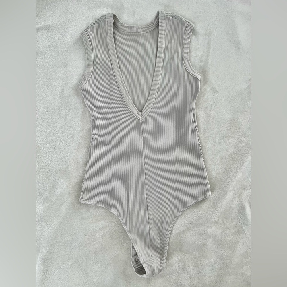 Agolde - V Cut Ribbed Bodysuit - Picture 3 of 6